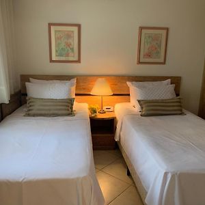 Habitación Estándar con 2 Camas Individuales
